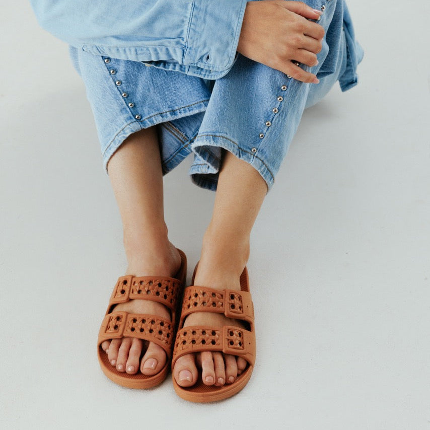 PAZ TOFFEE Slides – Freedom Moses